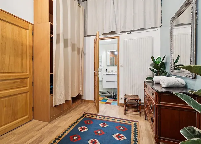 Unique Garden House - Heart Of *